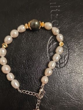 Classic White Pearl Bracelet with Gold Accents